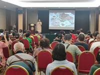 綿陽(yáng)中旅行假日旅行社舉行胡楊林、南疆專(zhuān)列推薦會(huì )